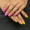 Roze gele nagels met print Nagelstudio ByLien Waverveen